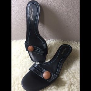 Ann Taylor Ladies Brazilian leather Sandal Sz7 1/2